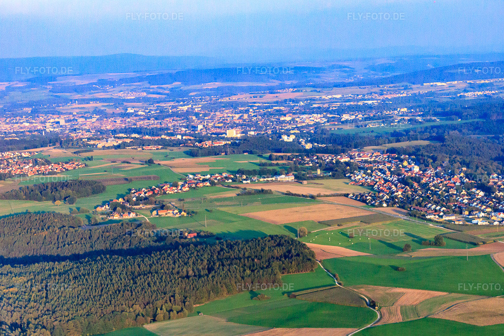 Luftbild: Blick nach Bayreuth aus Westen im Ortsteil Forst in Eckersdorf im Bundesland Bayern in Deutschland. Foto: IMG_45761-1808.jpg vom 25.09.2011 durch Werner Riehm/FLY-FOTO.deAuflösung des Originals: 4013 x 2675 px