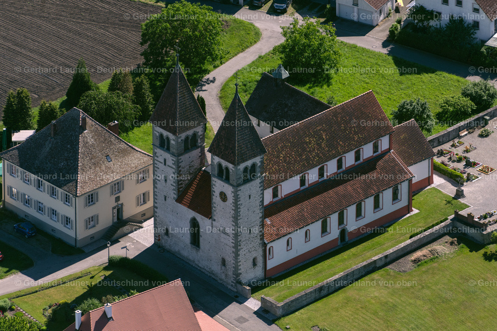 4032197 | REICHENAU 12.06.2020 Kirchengebäude " Sankt Peter und Paul " auf der Insel Reichenau im Bodensee im Bundesland Baden-Württemberg, Deutschland. // Church building " Sankt Peter and Paul " in Reichenau at Bodensee in the state Baden-Wuerttemberg, Germany. Foto: Gerhard Launer