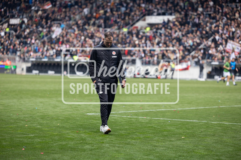 Fußball I Männer I Saison 2025-2026 I Bundesliga I FC St. Pauli - VfL Wolfsburg I 12982 | realhellocedii - Realisiert mit Pictrs.com