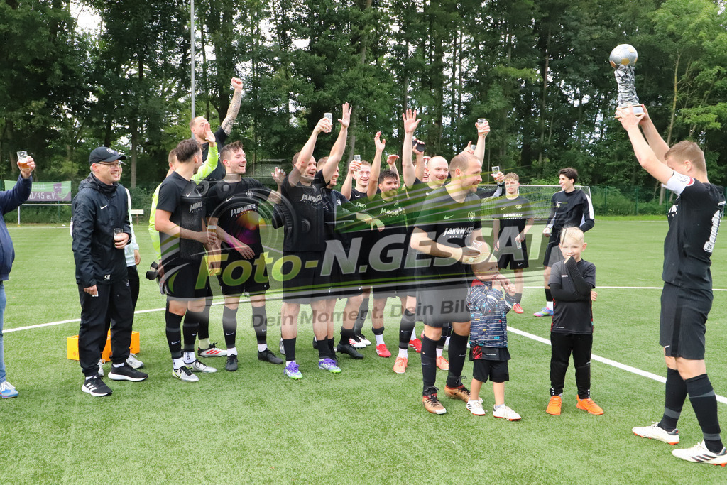 SC Bünde - BV 21 Stift-Quernheim | Auf dem Bild zu sehen: schwarz BV 21 Stift-Quernheim: JubelSC Bünde, BV 21 Stift-Quernheim, Fistelmann Supercup, Hunnebrock, Deutschland  - Realisiert mit Pictrs.com