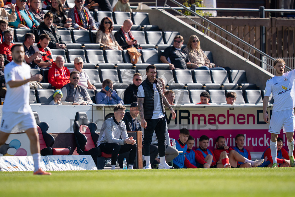 SG Sonnenhof Großaspach vs. KSV Hessen Kassel, Fussball, Regionalliga Südwest, 23. Spieltag, Saison 2025/2026, 07.03.2026 | Pascal Reinhardt (Trainer SG Sonnenhof Großaspach),SG Sonnenhof Großaspach vs. KSV Hessen Kassel, Fussball, Regionalliga Südwest, 23. Spieltag, Saison 2025/2026, 07.03.2026Foto: photosbyphips/Philip Ziegler