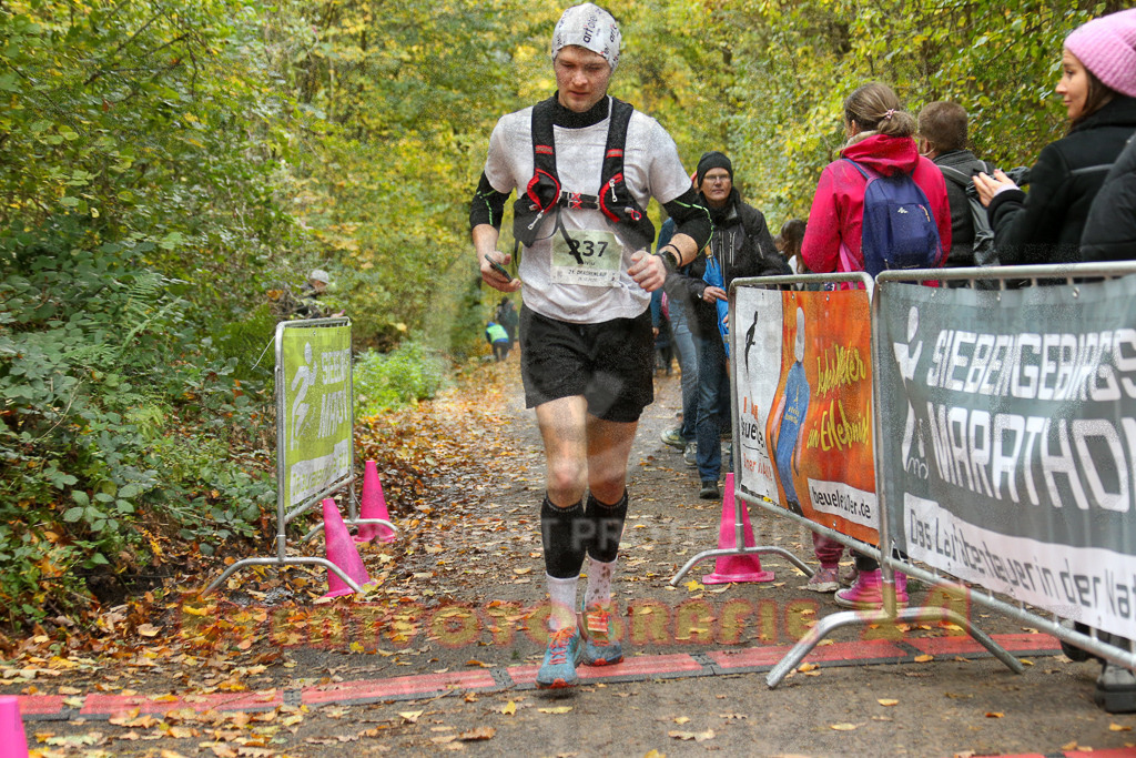 251026_1228_EX1_0472 | Sportfotografie im Rhein-Sieg Kreis, Köln, Bonn, NRW, Rheinland Pfalz, Hessen, etc. Unser Tätigkeitsfeld umfasst den Laufsport vom Volkslauf über den Marathon, Duathlon, Triathon bis zum Ultralauf wie Kölnpfad Ultra oder Schindertrail.