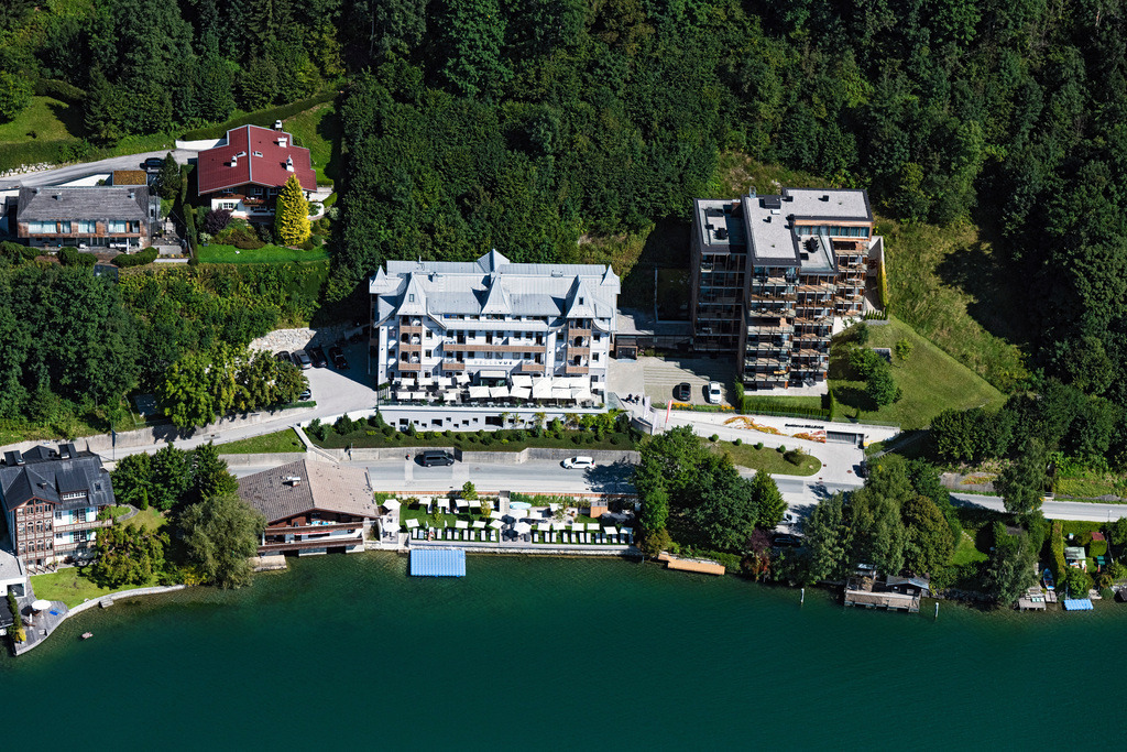 dr__0077362.jpg | ZELL AM SEE 06.09.2021 Gebäudekomplex der Hotelanlage Seehotel Bellevue und Residence Bellevue in Zell am See in den Alpen in Salzburg, Österreich. // Complex of the hotel building Seehotel Bellevue and Residence Bellevue in Zell am See in the Alps in Salzburg, Austria. Foto: Daniel Reiter