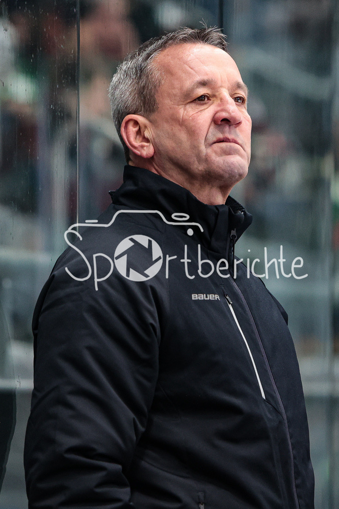 Augsburger Panther - Fischtown Pinguins Bremerhaven | Bremerhaven Trainer Thomas POPIESCH in Aktion