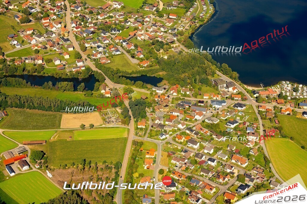 Das Luftbild zeigt : Neubäu am See Roding - Die Luftaufnahme wurde 2023 vom UL-Flugzeug aus erstellt ( keine Drohne ) - Hochauflösende Luftaufnahme - Für grossformatige Ausdrucke geeignet. Die Geschenkidee !Mit Lizenz und Bildrechte bestellbar