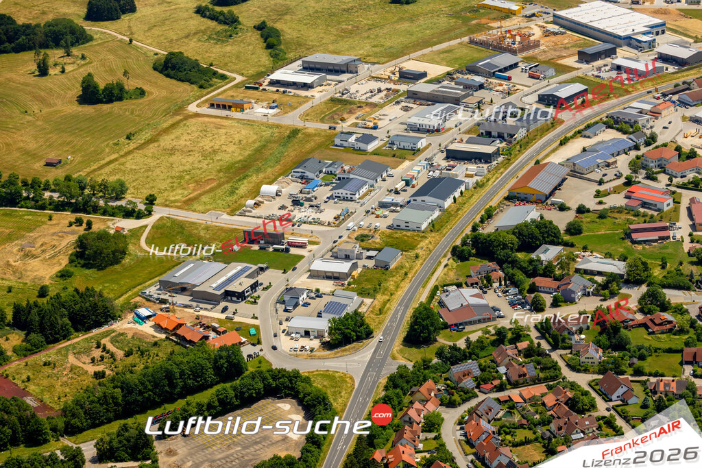 Das Luftbild zeigt : Kasernenstraße Hemau - Die Luftaufnahme wurde 2023 vom UL-Flugzeug aus erstellt ( keine Drohne ) - Hochauflösende Luftaufnahme - Für grossformatige Ausdrucke geeignet. Die Geschenkidee !Mit Lizenz und Bildrechte bestellbar