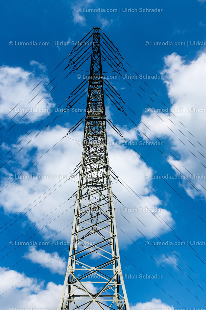 10049-10130 - Hochspannungsleitung | Stockfoto und Bilderpool mit Bildmaterial aus Deutschland, dem Harz, Halberstadt, Quedlinburg, Wernigerode und weltweit. Qualitativ hochwertige und professionelle Fotos anschauen und kaufen. - Realisiert mit Pictrs.com