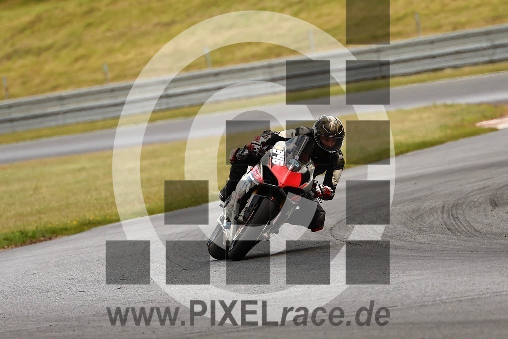 0946-20250714_11948 | Schöne Erinnerungen an spannende Momente - das festzuhalten ist unser Job. PIXELrace.de ist seit 2003 auf den Rennstrecken Europas unterwegs um die Action draußen beim Fahren und die wunderbare Stimmung imm Fahrerlager für euch einzufangen.