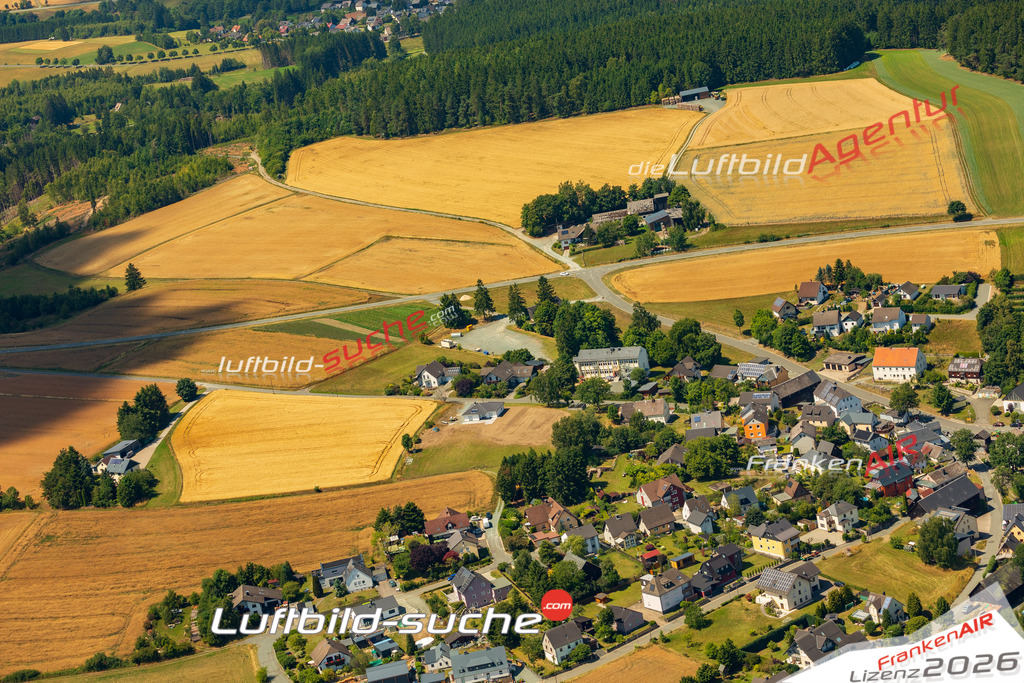 Klassische Luftaufnahme ohne Drohne zeigt:Marlesreuth bei Naila - Die Luftbildaufnahme wurde 2025 vom UL-Flugzeug heraus erstellt ( keine Drohne ) - Hochauflösende Luftaufnahme -Nicht vergleichbar mit Google Maps oder Satelittenbilder- Die Geschenkidee !Mit Lizenz und Bildrechte bestellbar