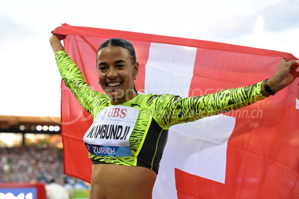 Leichtathletik: Weltklasse Zürich | 08.09.2022, Zürich, Letzigrund, Leichtathletik: Weltklasse Zürich, KAMBUNDJI Ditaji (SUI) nach dem 400m-Hürdenlauf der Frauen. - Realisiert mit Pictrs.com