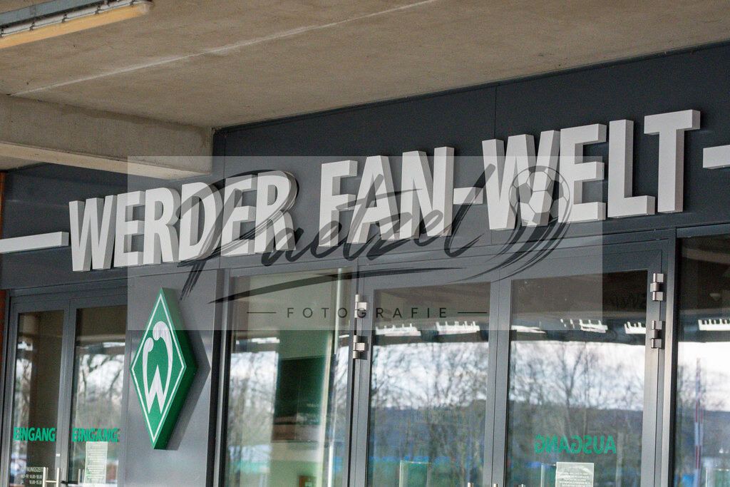 20200318_TRASVW_0016 | Fussball, Herren: . Aussenansicht von der Werder Fan-Welt am 18.03.2020 in Bremen, Deutschland. - Realisiert mit Pictrs.com