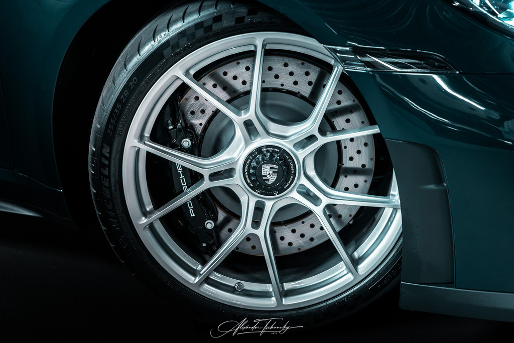 911 GT3 Touring Arlogrünmetallic | Entdecken Sie die faszinierende Welt von Alexander Tschuncky Arts: Kreative Fotografie, atemberaubende Automobilkunst und hochwertiger Bilderdruck. Lassen Sie sich inspirieren! - Realisiert mit Pictrs.com