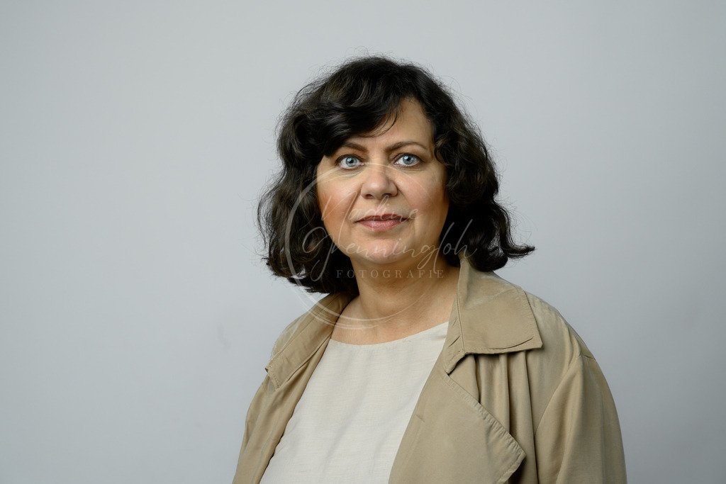 Olivia 004 | Portraitstube by Nadine Grenningloh