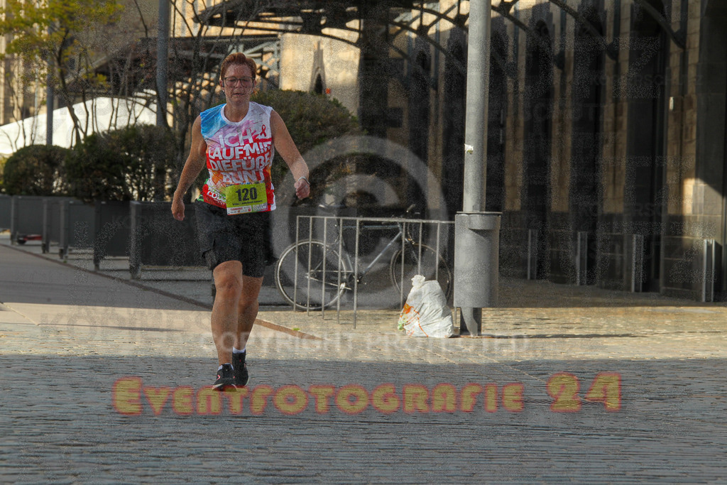 250920_1554_EV4_9633 | Sportfotografie im Rhein-Sieg Kreis, Köln, Bonn, NRW, Rheinland Pfalz, Hessen, etc. Unser Tätigkeitsfeld umfasst den Laufsport vom Volkslauf über den Marathon, Duathlon, Triathon bis zum Ultralauf wie Kölnpfad Ultra oder Schindertrail.
