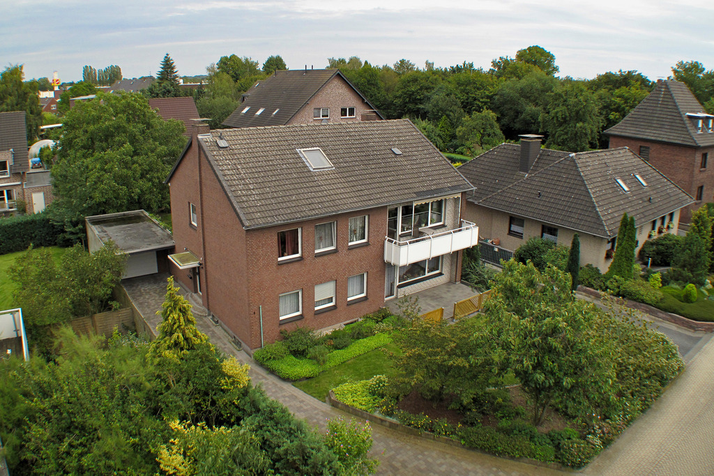 Drüner Weg 8 Bild  002 | Foto, Video, Fotografie, Videografie, Fotobox, DJ, Discjockey, Musik, Musikbox, Veranstaltung, Photobooth, Amazon, Ebay, Buchtipp, Bestseller, Autor, Verlag, Buch, Wesel, Hamminkeln, NRW, Dinslaken, Rees, Drohne, Hochzeit, Party, Fotobox, Wesel, Fotograf