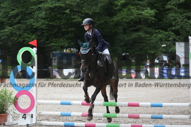 Ichenheim_2024_Prfg.Nr.26_Stilspring-WB_60cm_Marie Hofer_Omara 16 (4) | Alle Fotos der Reiterjournal Fotografin Doris Matthaes im Reiterjournal Online-Fotoshop. - Realisiert mit Pictrs.com