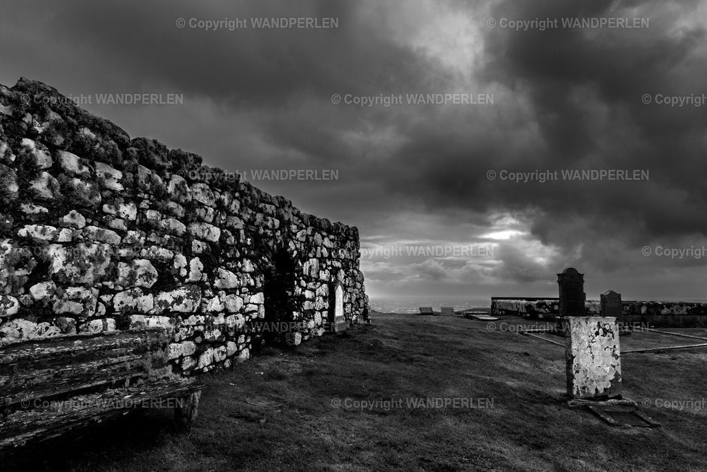 Alter Friedhof | Alter Friedhof im Sturm - Realisiert mit Pictrs.com