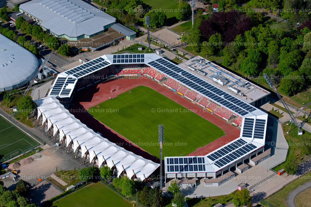 4025731 | ERFURT 06.05.2020 Arena des Steigerwaldstadions am Südpark in Erfurt im Bundesland Thüringen. Weiterführende Informationen bei: Arena Erfurt GmbH,  Baresel GmbH,  CENO Membrane Technology GmbH,  FC Rot-Weiß Erfurt e.V.,  HPP Architekten GmbH,  Köster GmbH,  TSG 1899 Hoffenheim Fußball-Spielbetriebs GmbH. // Arena of the Steigerwaldstadion at the Suedpark in Erfurt in the state Thuringia. Further information at: Arena Erfurt GmbH,  Baresel GmbH,  CENO Membrane Technology GmbH,  FC Rot-Weiss Erfurt e.V.,  HPP Architekten GmbH,  Koester GmbH,  TSG 1899 Hoffenheim Fussball-Spielbetriebs GmbH. Foto: Gerhard Launer