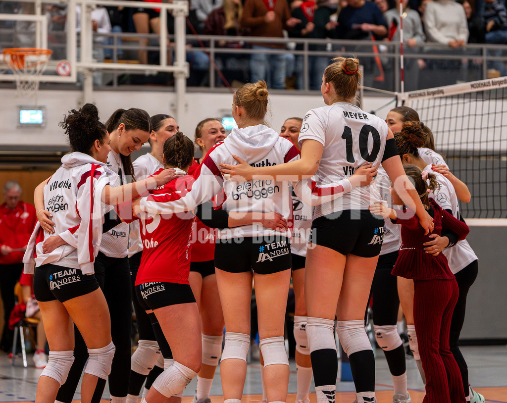 Volleyball I Frauen I Saison 2025-2026 I 2 Bundesliga Pro I 17. Spieltag VFL Oythe - VC Stralsund I 1958 | Siegerteam VFL Oythe - Realisiert mit Pictrs.com