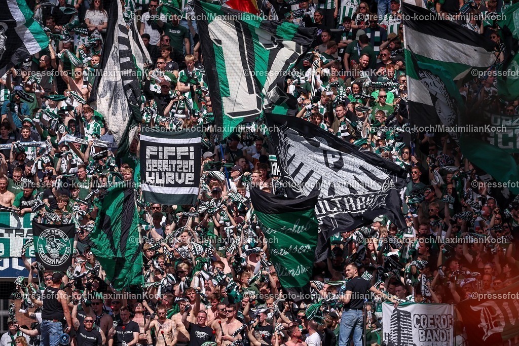 1FC20042501048 | 20.04.2025, Fußball, 1. FC Köln - Preußen Münster, 2.. Fußball Bundesliga, 30. Spieltag, RheinEnergie-STADION, Saison 2024 2025: Fans Gästeblock Feature PreussenfansDFB regulations prohibit any use of photographs as image sequences and or quasi-video.
