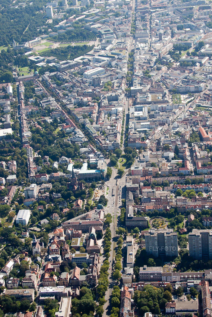 Luftbild: Kaiserstraße von Westen im Ortsteil Innenstadt-West in Karlsruhe im Bundesland Baden-Württemberg in Deutschland. Foto: IMG_32139.jpg vom 20.08.2010 durch Werner Riehm/FLY-FOTO.de