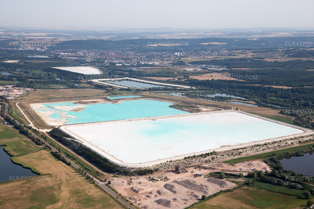 Aerial view: Brown and white salt pans for salt production in Rosières-aux-Salines in the state Meurthe et Moselle, France.Photo: IMG_083132.jpg taken on 07/11/2015 by Werner Riehm/FLY-FOTO.comResolution of the original: 5472 x 3648 px