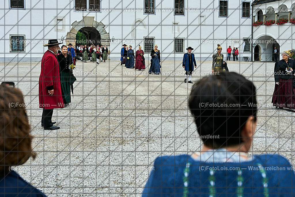 ALP0091_XXXIX_Chopin-Festival_Einzug_Goldhaubengruppe | (C)FotoLois.com, Alois Spandl, XXXIX. internationales CHOPIN-Festival in der Kartause Gaming, Eröffnung des Festivals mit Einmarsch der Goldhaubengruppe Lackenhof mit der Musikkapelle Gaming sowie den Ehrengästen und Eröffnungsansprachen in der Barockbibliothek, Fr 4. August 2023.