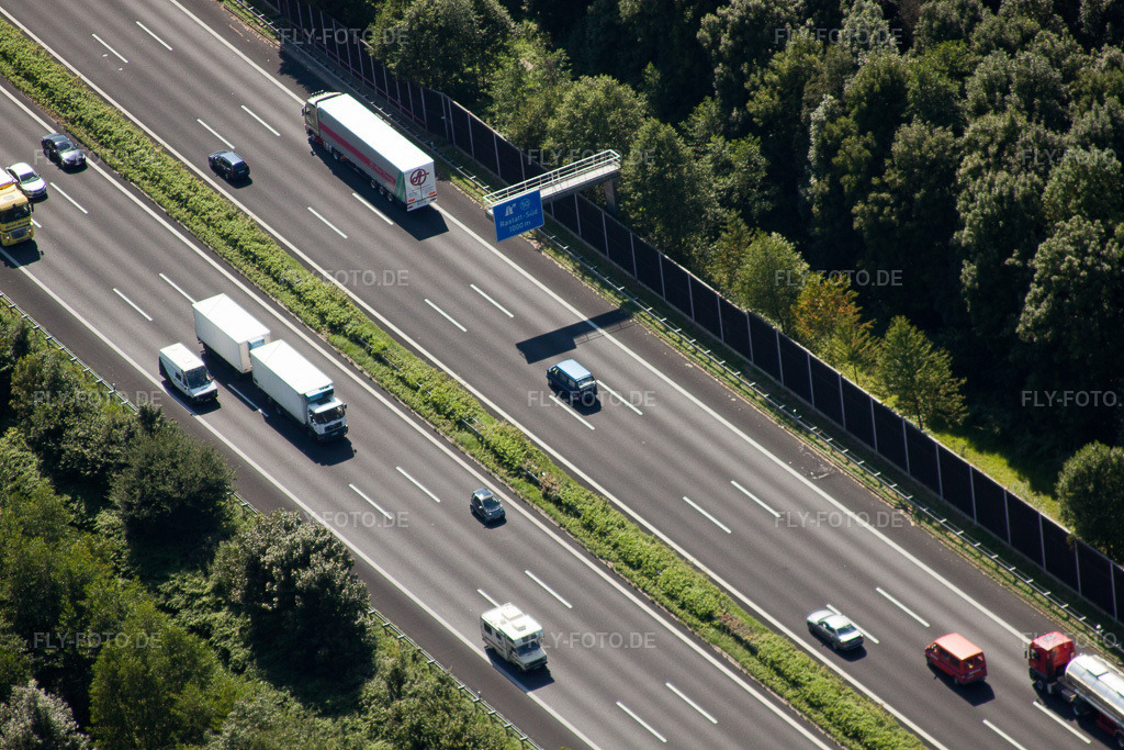 Luftbild: A5 bei Rastatt im Ortsteil Niederbühl in Rastatt im Bundesland Baden-Württemberg in Deutschland. Foto: IMG_31236.jpg vom 09.08.2010 durch Werner Riehm/FLY-FOTO.de