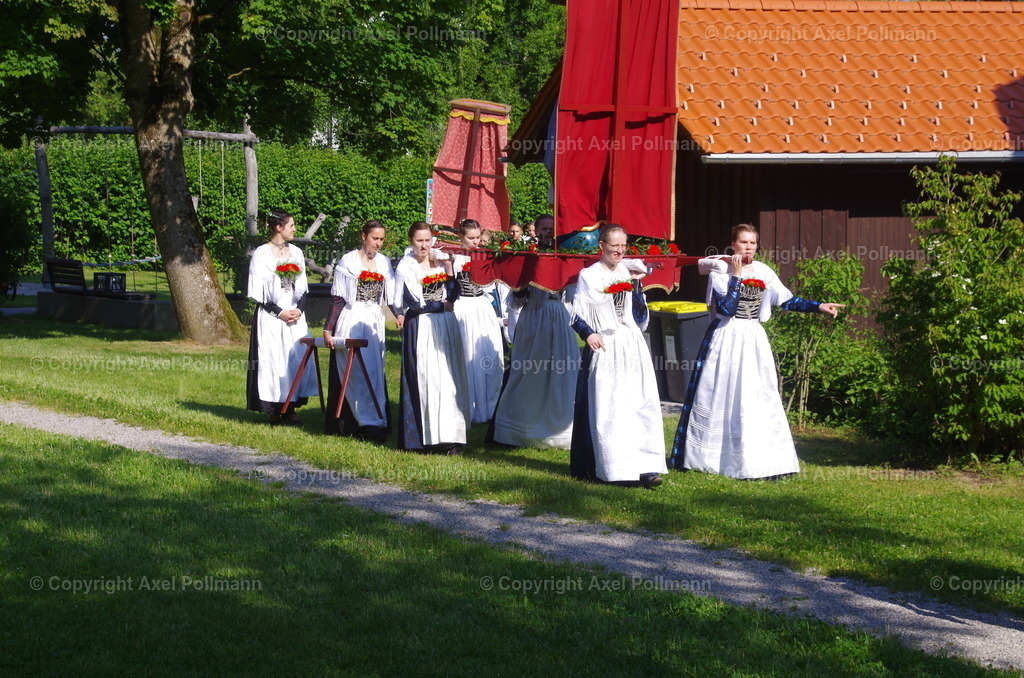 IMGP2783 | fotografiert von Axel PollmannLeonhardi Wallfahrt Benediktbeuern und Murnau, Fronleichnam, Fasching, Landschaft im Loisachtal und Benediktbeuern  - Realisiert mit Pictrs.com