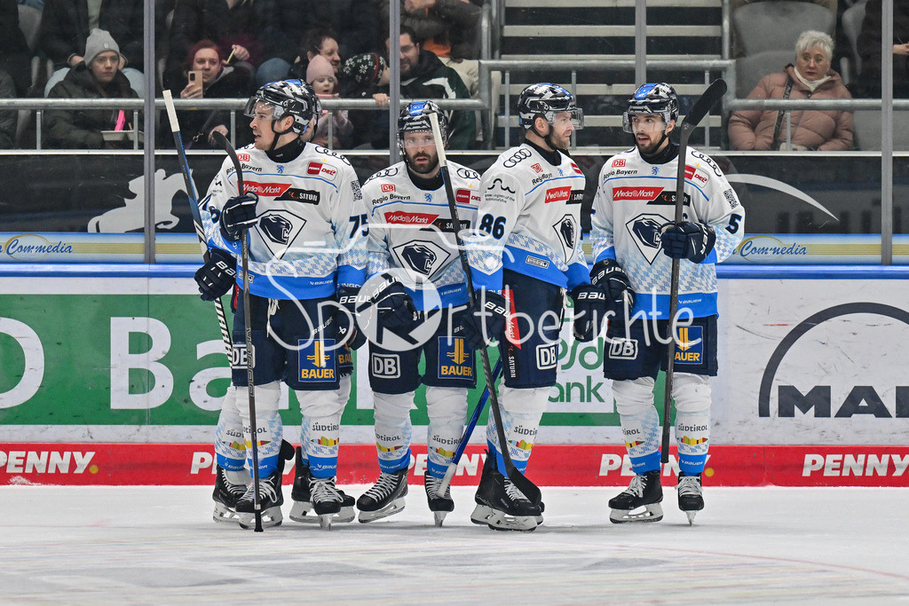 Augsburger Panther - ERC Ingolstadt | Jubel der Gaeste nach dem Treffer zum 1-2 druch Riley SHEEN (ERC Ingolstadt #91) / Freude / Happy / Tor / Torschuetze / DEL: Augsburger Panther - ERC Ingolstadt, Curt Frenzel Stadion am 26.01.2025