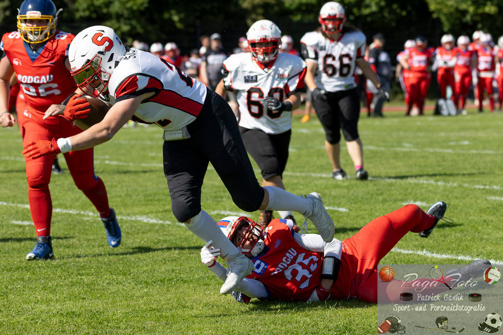 GFLW 1: German Football League Women 1: Rodgau Pioneers Ladies - Stuttgart Scorpions Sisters, 07.06.2026 | Jennifer Gerndt (Rodgau Pioneers Ladies #35) hat Stella Elisa Martin (Stuttgart Scorpions Sisters #21) getackled und gestoppt, Rodgau Pioneers Ladies - Stuttgart Scorpions Sisters, Rodgau, Maingau-Energie-Stadion "Am Weichsee", 7.6.2026 - Realisiert mit Pictrs.com