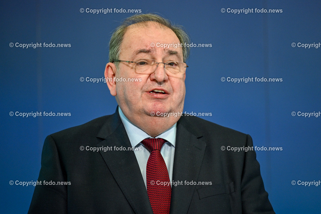 Pressekonferenz Linz AG_ Investitionen Ausblick 2024_ 19.02.2024-5 | 19.02.2024, Linz AG, AUT, Pressekonferenz Linz AG, Investitionen Ausblick 2024, im Bild Erich Haider (Generaldirektor der LINZ AG)