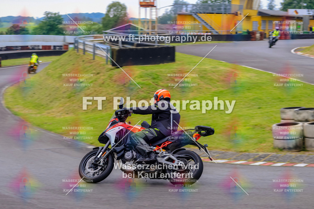 OBK-5828 | Hier findet Ihr Bilder von Touristenfahrten auf der Nürburgring Nordschleife oder von anderen Veranstaltungen die ich besucht habe. Viel Spass beim Durch Schauen 