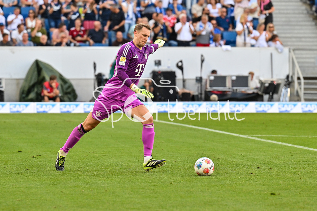 TSG 1899 Hoffenheim - FC Bayern München | am BAll Manuel NEUER (FC Bayern Muenchen 1) / Einzelfoto / Freisteller / Bundesliga: TSG 1899 Hoffenheim - FC Bayern München; PreZero-Arena am 20.09.2025 / DFL REGULATIONS PROHIBIT ANY USE OF PHOTOGRAPHS AS IMAGE SEQUENCES AND/OR QUASI-VIDEO