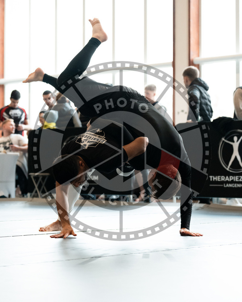 20251129PBB6609 | Fighters compete during the luta livre competition ILLCS XI winter edition on November 29, 2025 in Hannover, Germany.