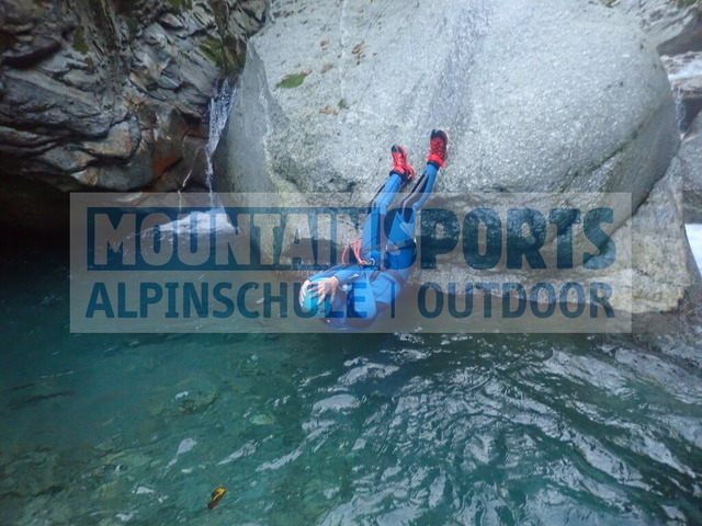 P1010058 | Bestelle die Bilder deines Berg- oder Wasser-Abenteuers mit Mountain Sports bequem von zu Hause aus direkt über unseren Online Fotoshop von pictrs.com. - Realisiert mit Pictrs.com