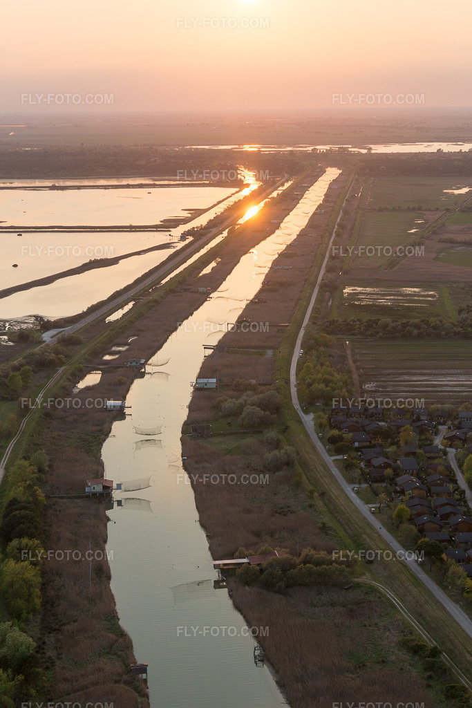 Aerial view: View of the town in Marina Romea in the state Emilia Romagna, Italy. – Photo: IMG_098543.jpg taken on 04/05/2017 by Werner Riehm/FLY-FOTO.com – Resolution of the original: 3648 x 5472 px