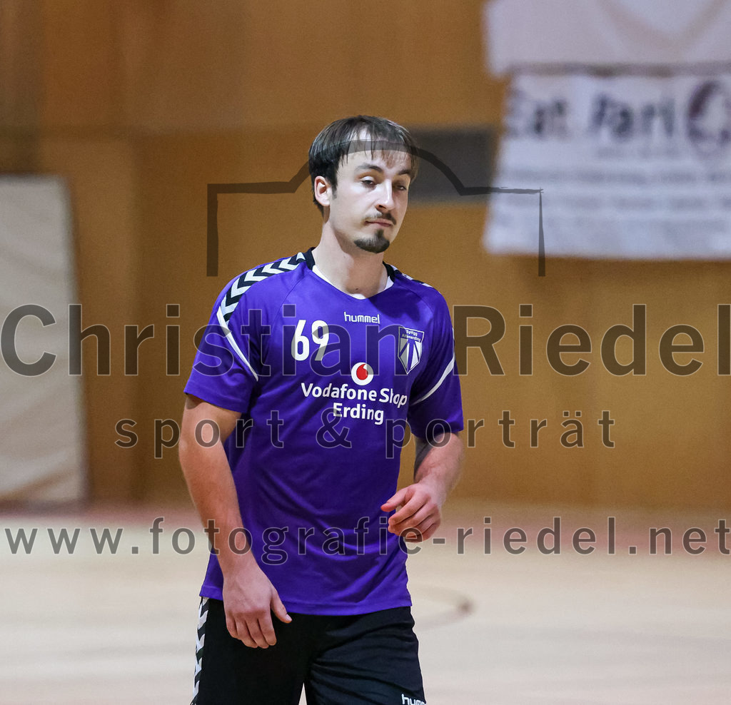 2022-11-12_054_SpVgg_Altenerding_III_gegen_TV_Altoetting_II | Erding, Deutschland, 12.11.2022:
Handball, Bezirksklasse Männer 2022 / 2023, 4. Spieltag, SpVgg Altenerding III gegen TV Altötting II, Endergebnis: 32:25

Jonathan Zeidler (SpVgg Altenerding, #69)

Foto: Christian Riedel / fotografie-riedel.net