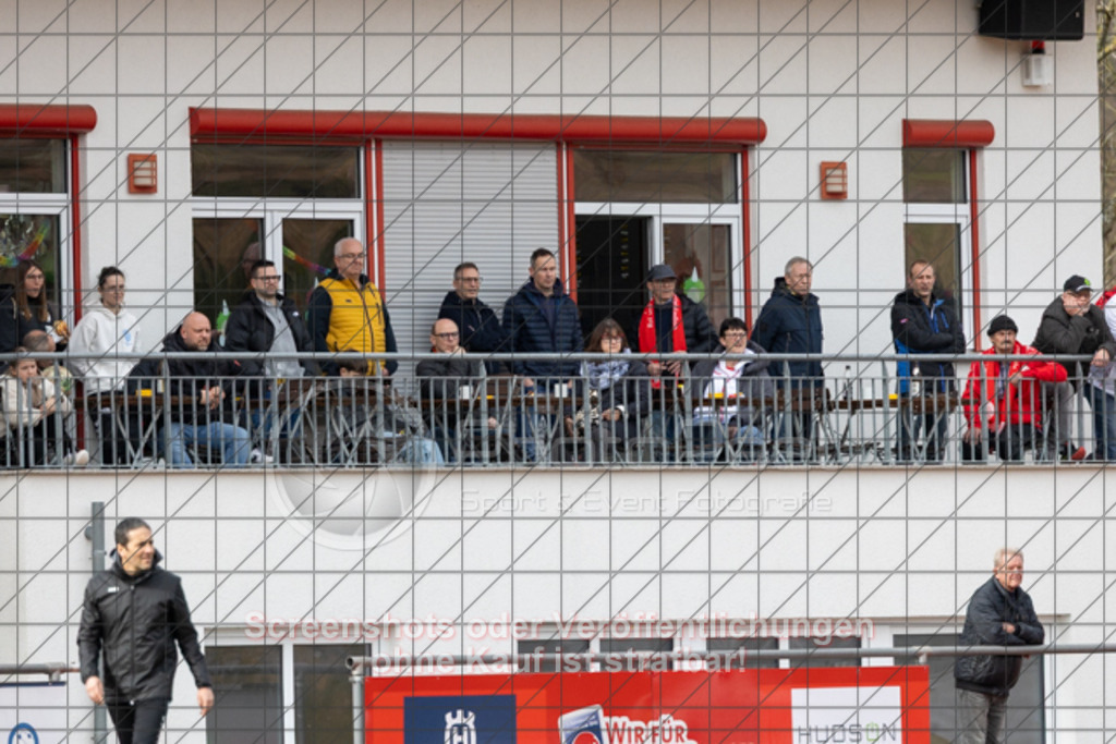 20250223_134358_0338 | #,1.FC Donzdorf (rot) vs. TSV Tettnang (schwarz), Fussball, Frauen-WFV-Pokal Achtelfinale, Saison 2024/2025, Rasenplatz Lautertal Stadion, Süßener Straße 16, 73072 Donzdorf, 23.02.2025 - 13:00 Uhr,Foto: PhotoPeet-Sportfotografie/Peter Harich