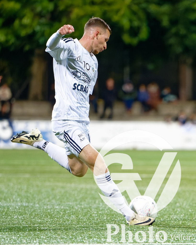 Challenge League - Etoile Carouge FC v FC Vaduz | Florian Hysenaj (14 Etoile Carouge FC) in action during the Challenge League game between Etoile Carouge FC and FC Vaduz at Stade de la Fontenette in Carouge, Switzerland