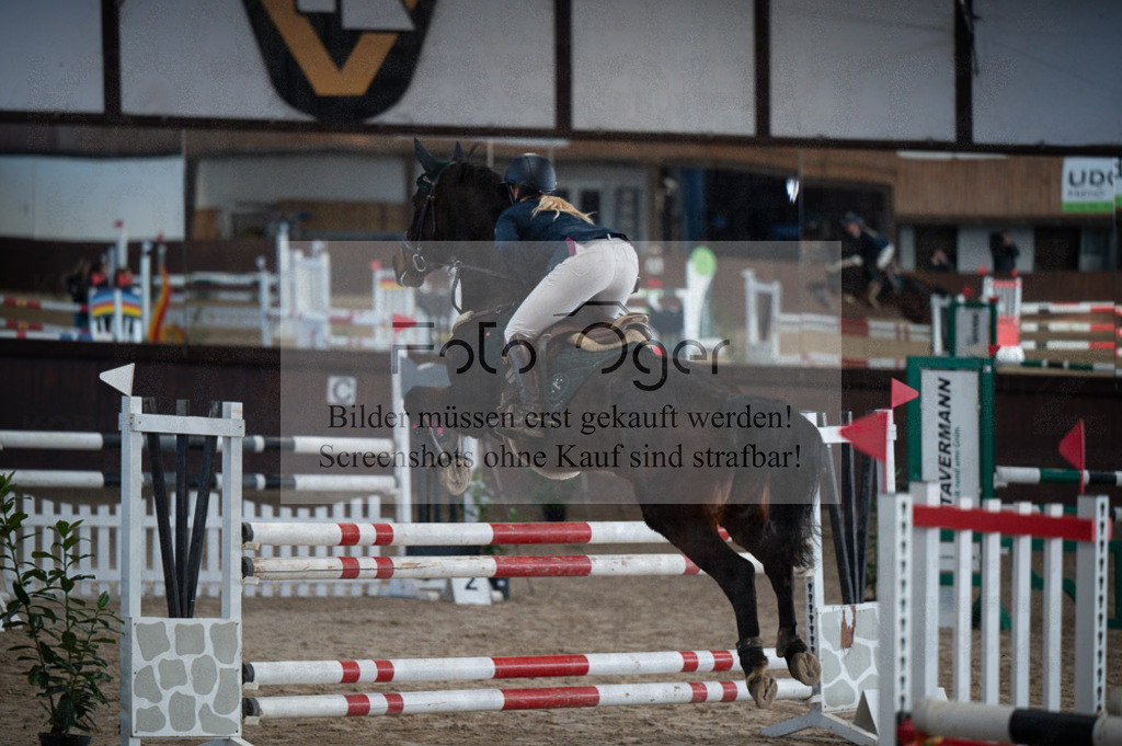 Hallenreittunier Voxtrup 2023 | Entdecke hochwertige Reitturnierfotos von Foto Oger. Professionell, emotional und authentisch – jetzt Lieblingsmomente im Shop bestellen.Deutschlandweite Turnierfotografie. - Realisiert mit Pictrs.com