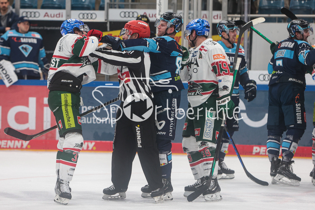 ERC Ingolstadt - Augsburger Panther  | Nach Schlusspfiff wird es nochmal hitzig im Derby / Terry BROADHURST (AEV #37) und Daniel PIETTA (ERC ##86)