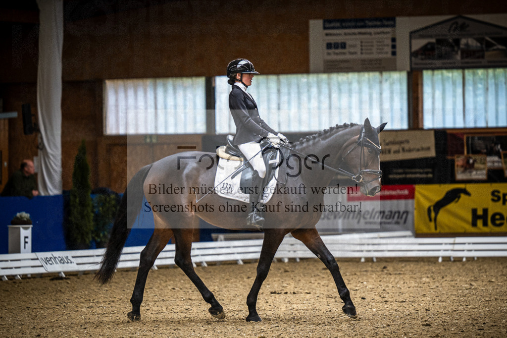 DOS_0450 | Entdecke hochwertige Reitturnierfotos von Foto Oger. Professionell, emotional und authentisch – jetzt Lieblingsmomente im Shop bestellen.Deutschlandweite Turnierfotografie. - Realisiert mit Pictrs.com