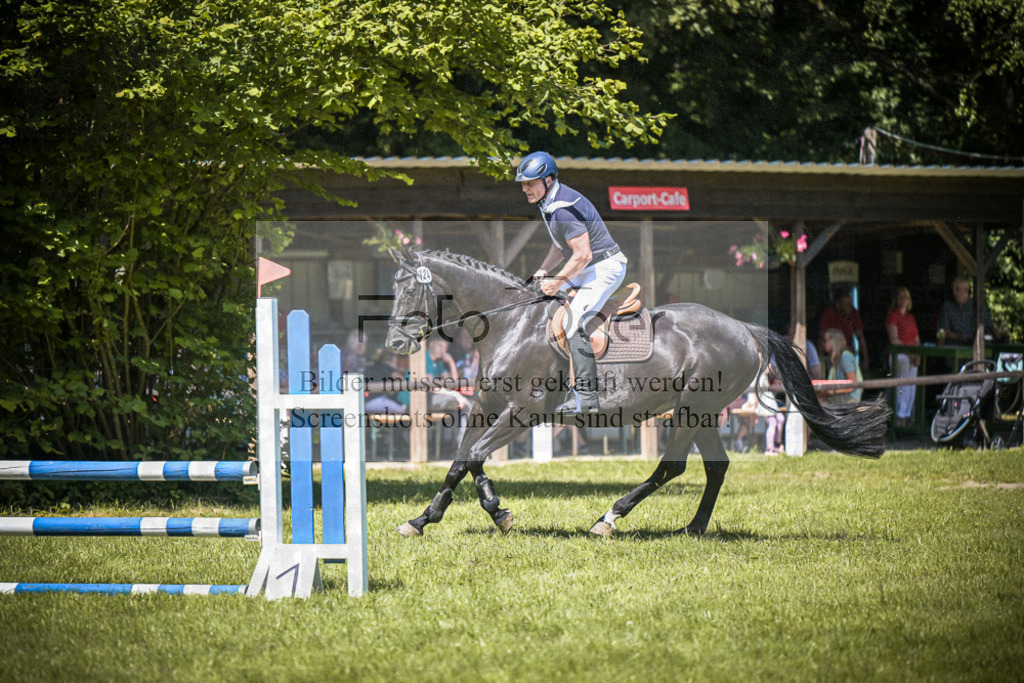 DOS_3558 | Entdecke hochwertige Reitturnierfotos von Foto Oger. Professionell, emotional und authentisch – jetzt Lieblingsmomente im Shop bestellen.Deutschlandweite Turnierfotografie. - Realisiert mit Pictrs.com