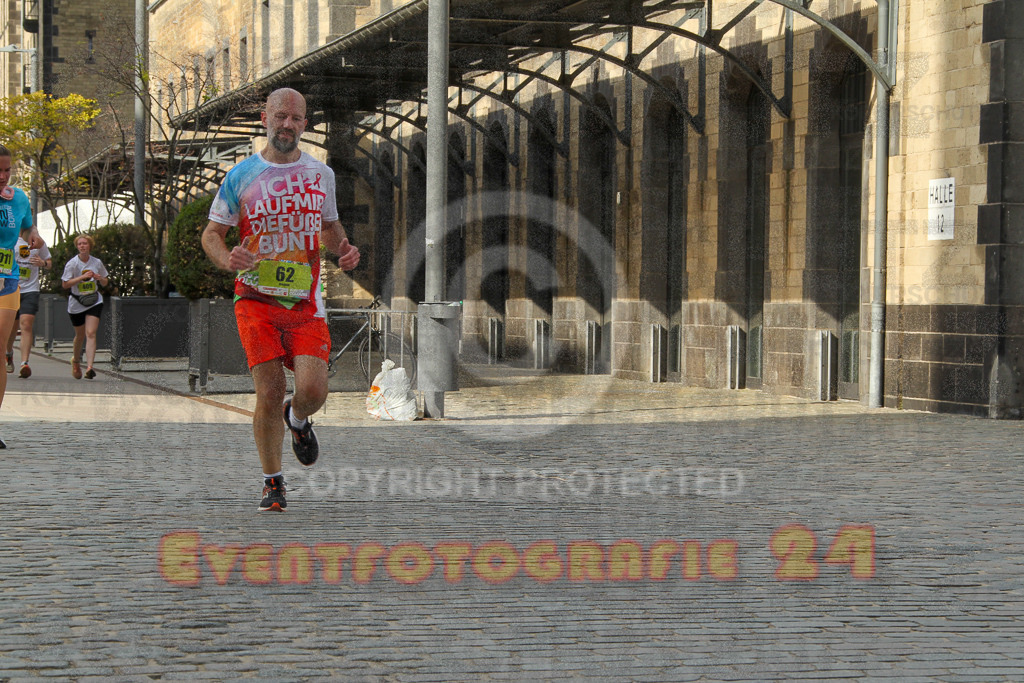 250920_1535_EV4_9211 | Sportfotografie im Rhein-Sieg Kreis, Köln, Bonn, NRW, Rheinland Pfalz, Hessen, etc. Unser Tätigkeitsfeld umfasst den Laufsport vom Volkslauf über den Marathon, Duathlon, Triathon bis zum Ultralauf wie Kölnpfad Ultra oder Schindertrail.