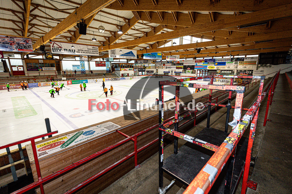 Gebäude | Eisstadion Peißenberg 2024/25, Gebäude, 20241115,Miners Fanclub Crew Peißenberg,2024-11-15 in Peißenberg (Eisstadion Peißenberg)Copyright: WolfgangxLindner foto-lindner.de