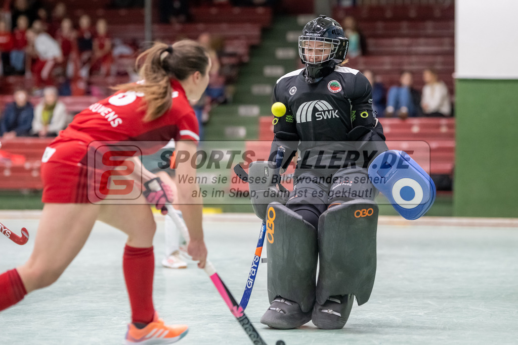 SFE_20221218_0087 | 1. Bundesliga Hockey Damen Rot-Weiss Köln - Crefelder HTCa am 18.12.2022 in Köln (KTHC Stadion Rot-Weiss Köln Tennis and Hockey Club), Photo: Stephan Fehrmann 2022 (Sports-Gallery),Jana Gillessen Torfrau ( Crefelder HTC #2 )