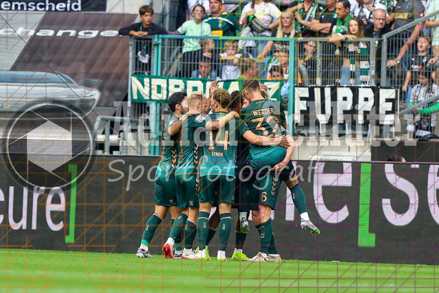 Borussia Mönchengladbach vs SV Werder Bremen - Bundesliga  | Mönchengladbach, Deutschland, 14.09.25:   Jens Dalsgaard Stage (SV Werder Bremen) Torjubel, jubelt mit seiner Mannschaft nach dem Treffer zum 0:2 waehrend des Spiels der Bundesliga zwischen Borussia Mönchengladbach vs SV Werder Bremen im Stadion im Borussia Park(Foto von Brauer-Fotoagentur / Adrian Schlueter)