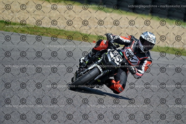 26BT02-1757 | markuskiefer.com - Realisiert mit Pictrs.com