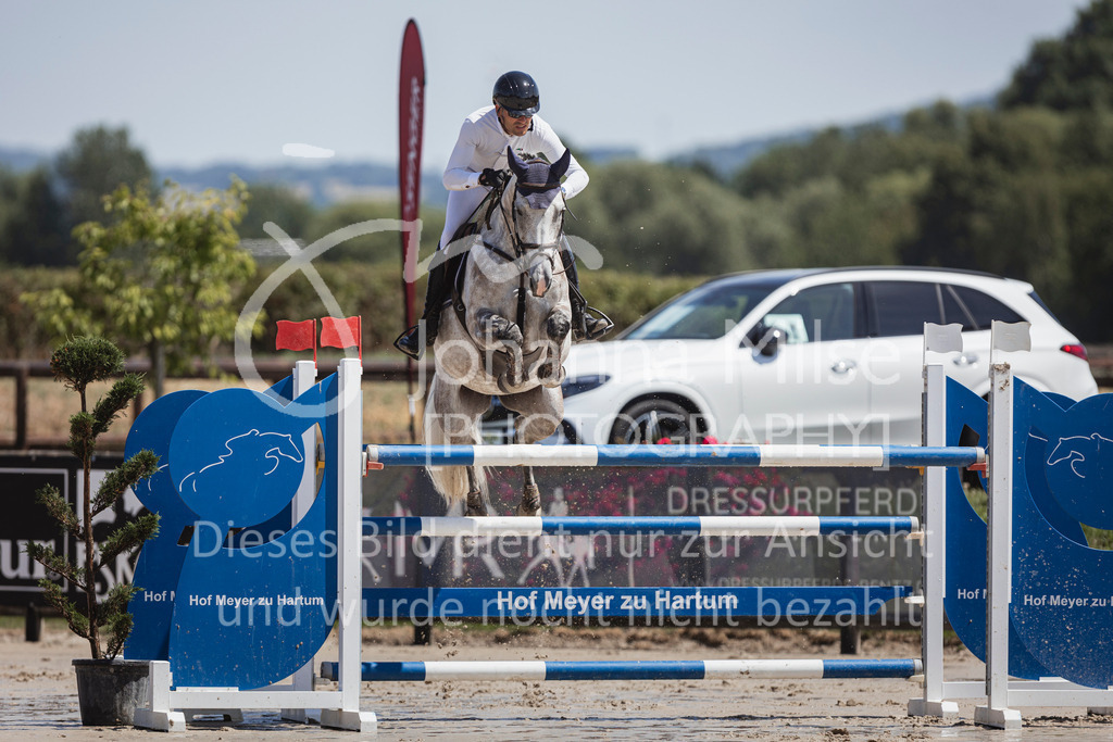 240629_LüPfSpTa_Youngster-S-103 | Deine schönsten Turniermomente als professionelle Fotos! Entdecke hochwertige Pferdesport-Fotografie im Online-Shop. Jetzt Fotos finden & bestellen!